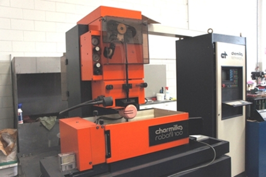20170521074427DSC02214 EDM Robofil 100 mag.jpg